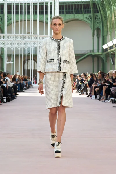 Look 4